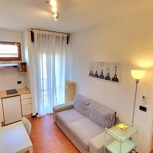 Di Fronte All'ospedale Con Garage Appartamento